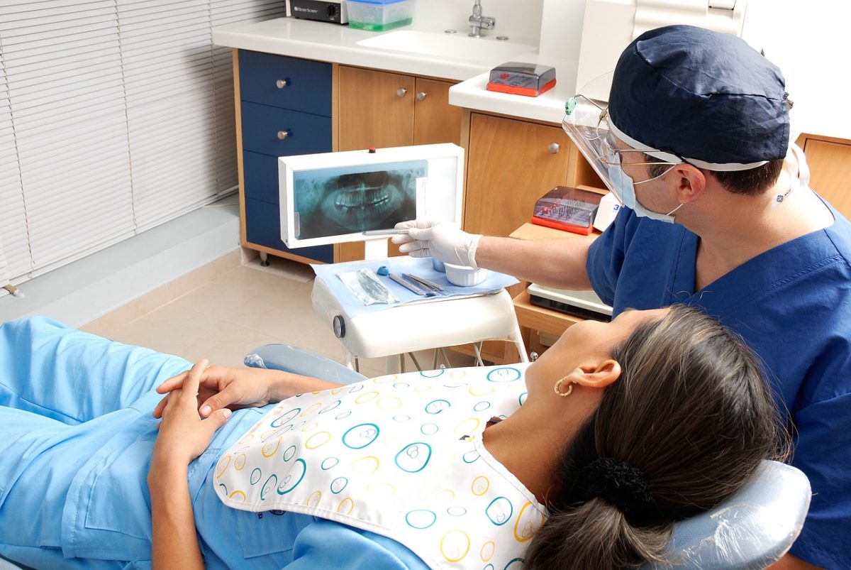 Obecna technologia używana w salonach stomatologii estetycznej może sprawić, że odzyskamy piękny uśmieszek.